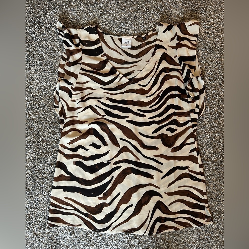 5/$25 Cabi zebra print chiffon lightweight ruffled sleeve blouse size small - Picture 9 of 9